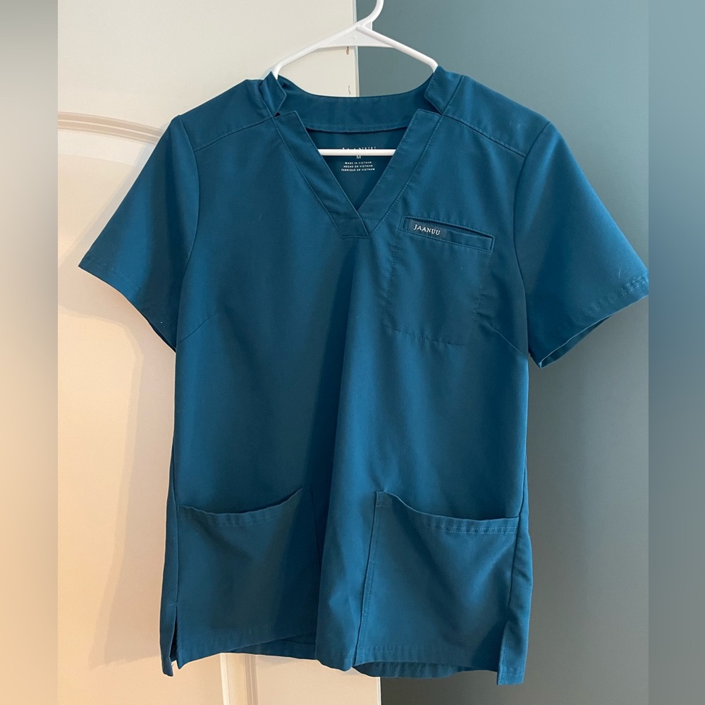 Jaanuu 3 pocket scrub top in Caribbean blue